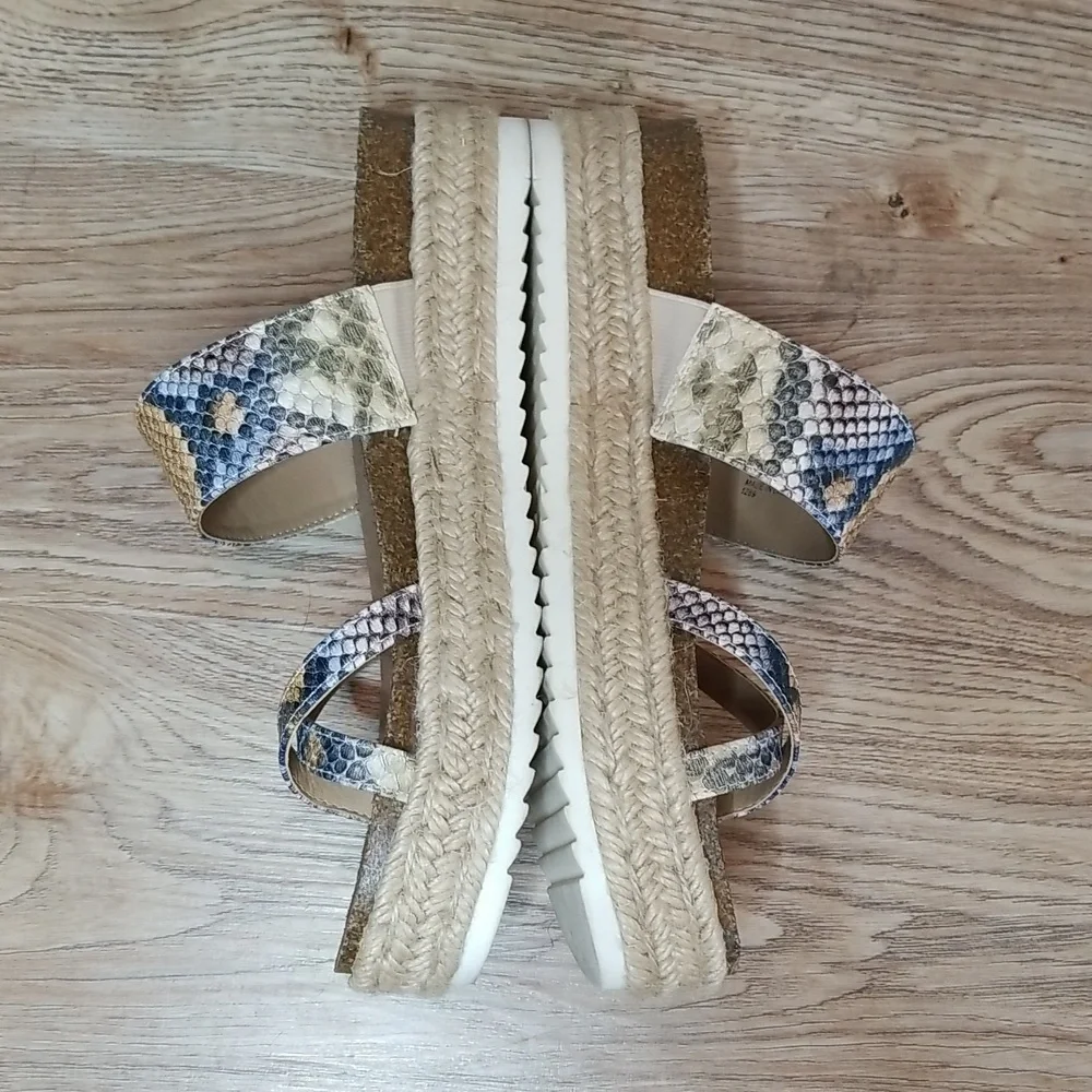 Madden Girl Womens Espradril Between The Toe Blue Cream Snake Print Sandals